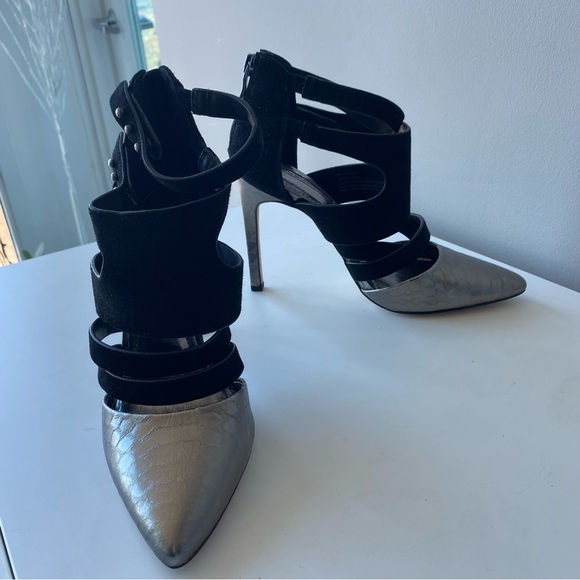 NWOT💥BCBGenration high heel high top sandals. Size5,5. Black silver leather - Picture 4 of 7